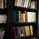 �Alcuni mobili sono regali dei clienti � svela la Di Lecce �, altri invece appartenevano ai miei nonni. � stata proprio la loro biblioteca a introdurmi alla poesia, quindi � significativo per me averla nel mio ambiente lavorativo�